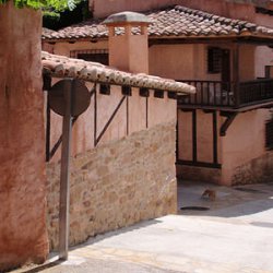 Улицы теруэльской деревни Кабра де Мора