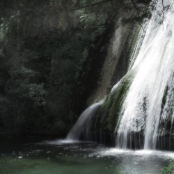 Небольшой водопад в Природном Парке "Истоки реки Мундо"