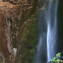 Падение воды в Природном Парке "Истоки реки Мундо"