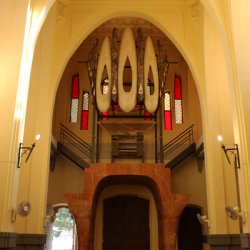 Órgano musical en el Santuario de Santa María Magdalena en Novelda de Alicante
