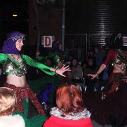 Без танца живота праздник Мавров и Христиан в Валенсии не обходится