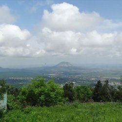 Вид на гору Змейка с вершины Машука