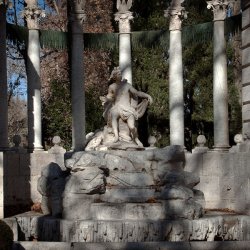 Архитектурный ансамбль "La Fuente de Apolo" в Парке "Jardín del Príncipe" в Аранхуэсе