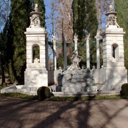 Общий вид фонтанов Аполлона в Королевском Парке "Jardín del Príncipe" в Аранхуэсе