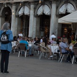 Люди в Венеции