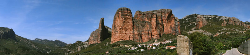 Скалы Мальос де Риглос и деревня Риглос