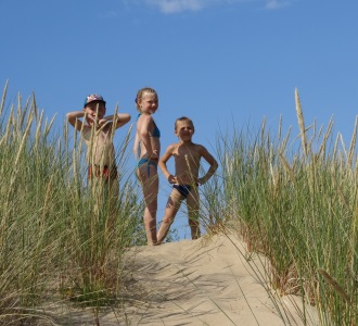 Дети в дюнах